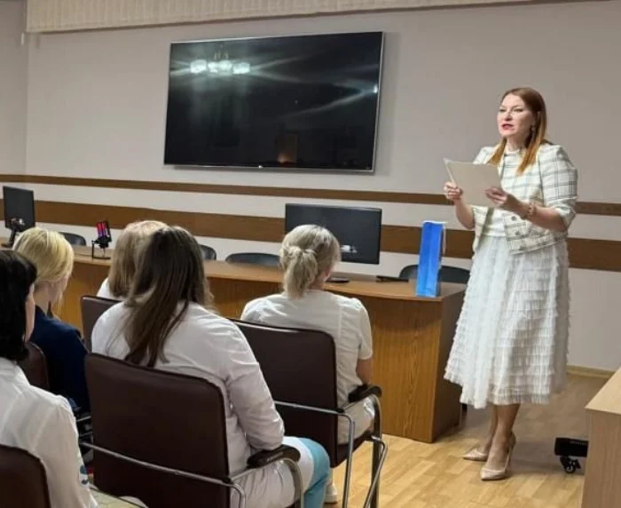 Главный врач Татьяна Задоркина поздравила коллектив с Днём медика.