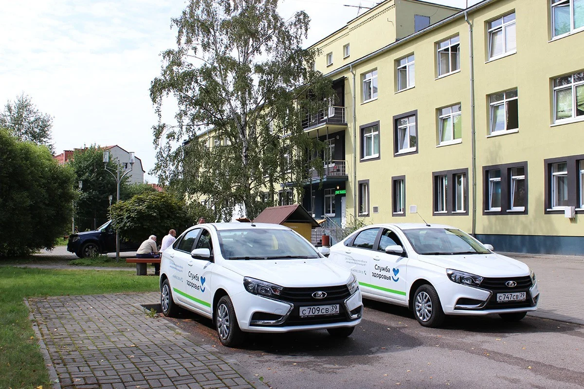  В лечебные учреждения области поступило четырнадцать новых автомобилей