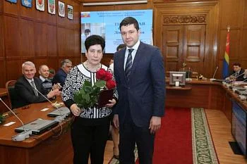 Глава региона вручил государственные и областные награды