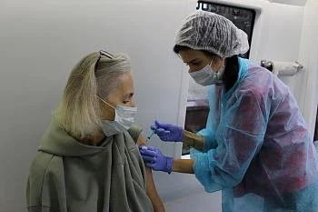 За первую неделю вакцинации от гриппа прививки получили около двух тысяч человек За первую неделю вакцинации от гриппа прививки получили около двух тысяч человек