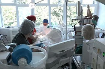 Хирурги Центральной городской клинической больницы успешно применяют новые методики в оперативном лечении  Хирурги Центральной городской клинической больницы успешно применяют новые методики в оперативном лечении