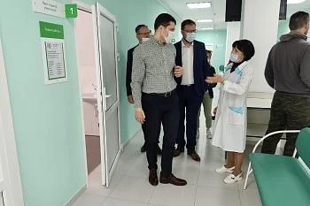 Губернатор оценил качество капитального ремонта детской поликлиники в Гвардейске Губернатор оценил качество капитального ремонта детской поликлиники в Гвардейске