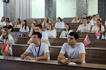Министр здравоохранения выступил с лекцией для иностранных студентов Министр здравоохранения выступил с лекцией для иностранных студентов