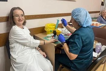 Донорская кровь – это жизнь: сотрудники медицинских учреждений Калининграда сдали кровь