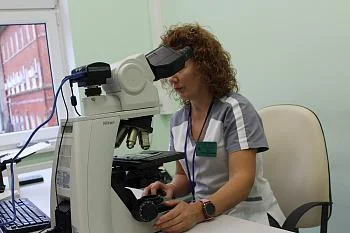 Областная больница получила два новых микроскопа Областная больница получила два новых микроскопа